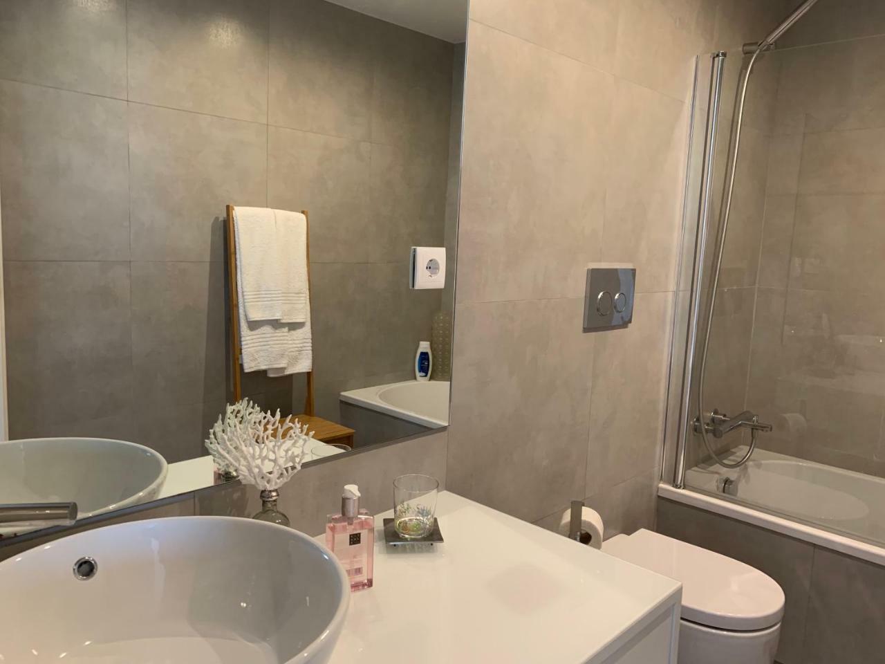 Front Beach Apartment Povoa de Varzim Exterior photo